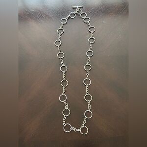 Elegant Silver/Gold coloured necklace.